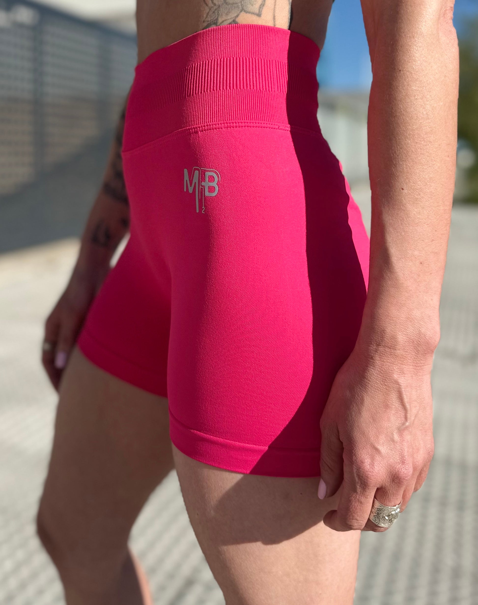 Short Deportivo M2B Hyperpink