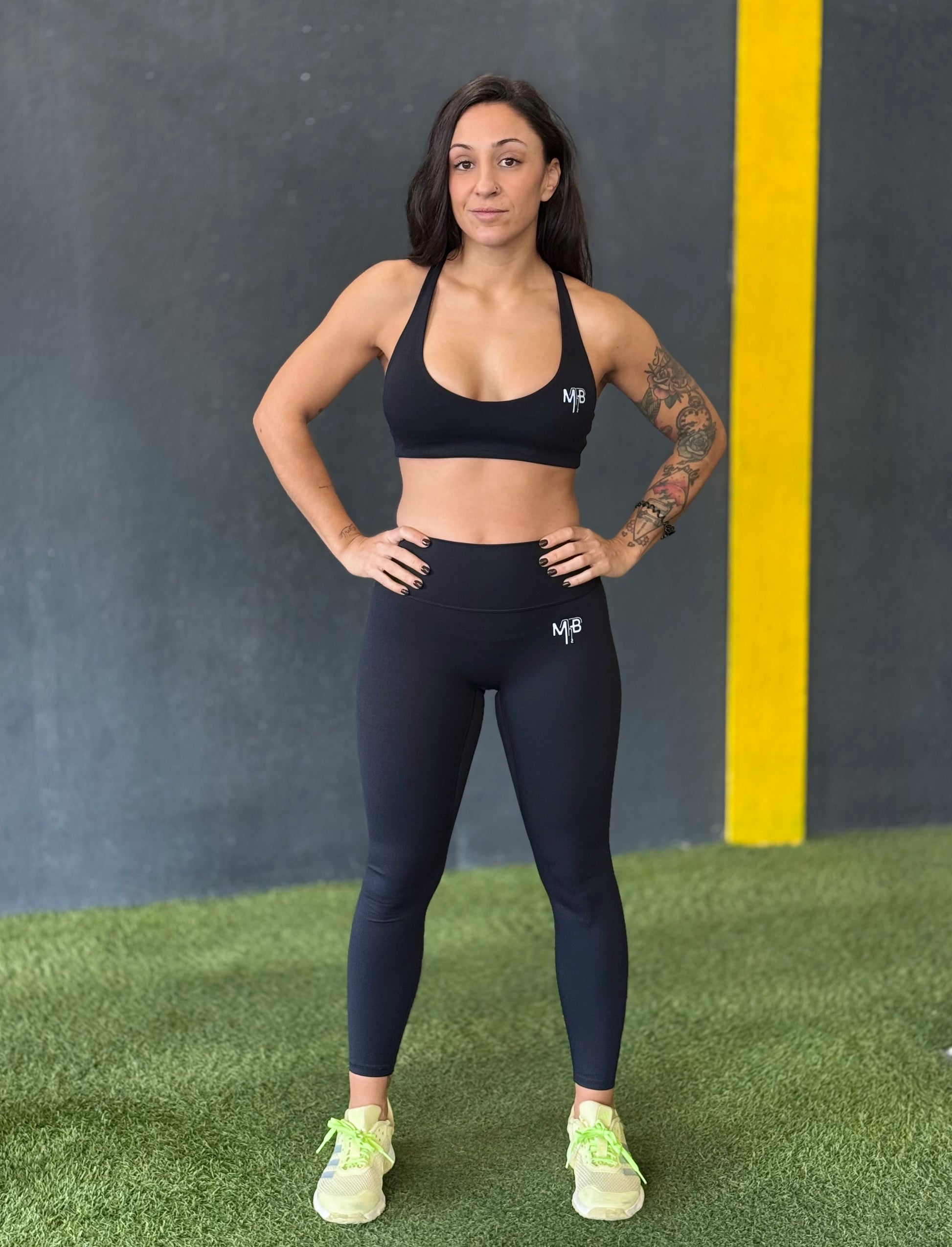 Top deportivo M2B Black Panther