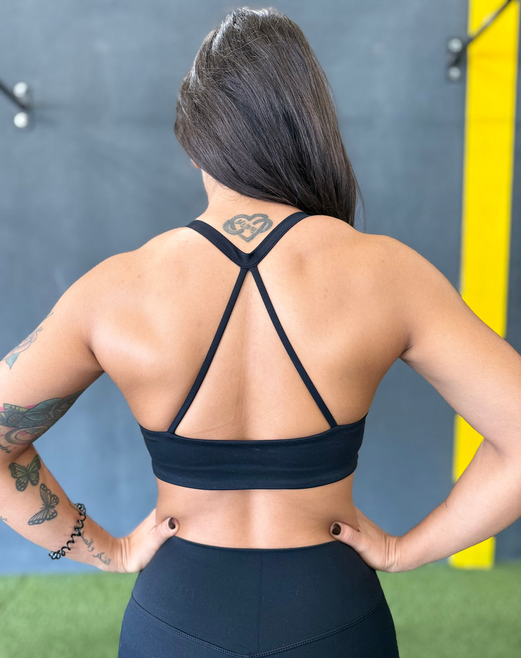 Top deportivo M2B Black Panther