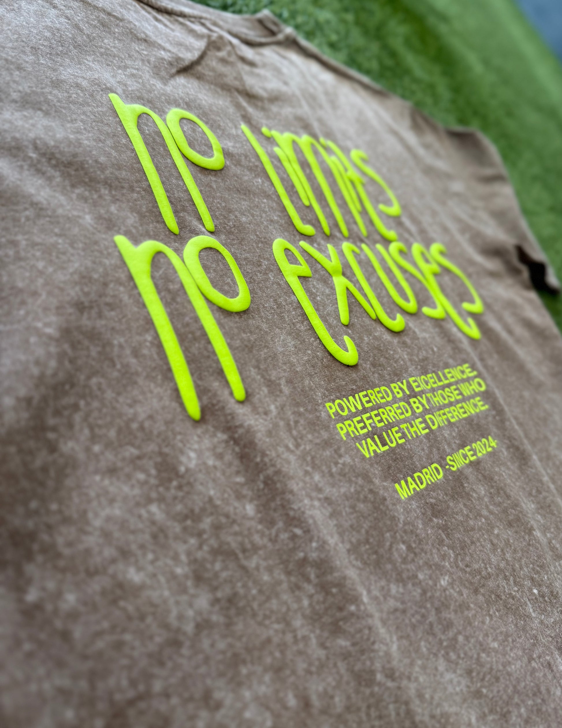 Camiseta Marrón No Limit, No Excuses