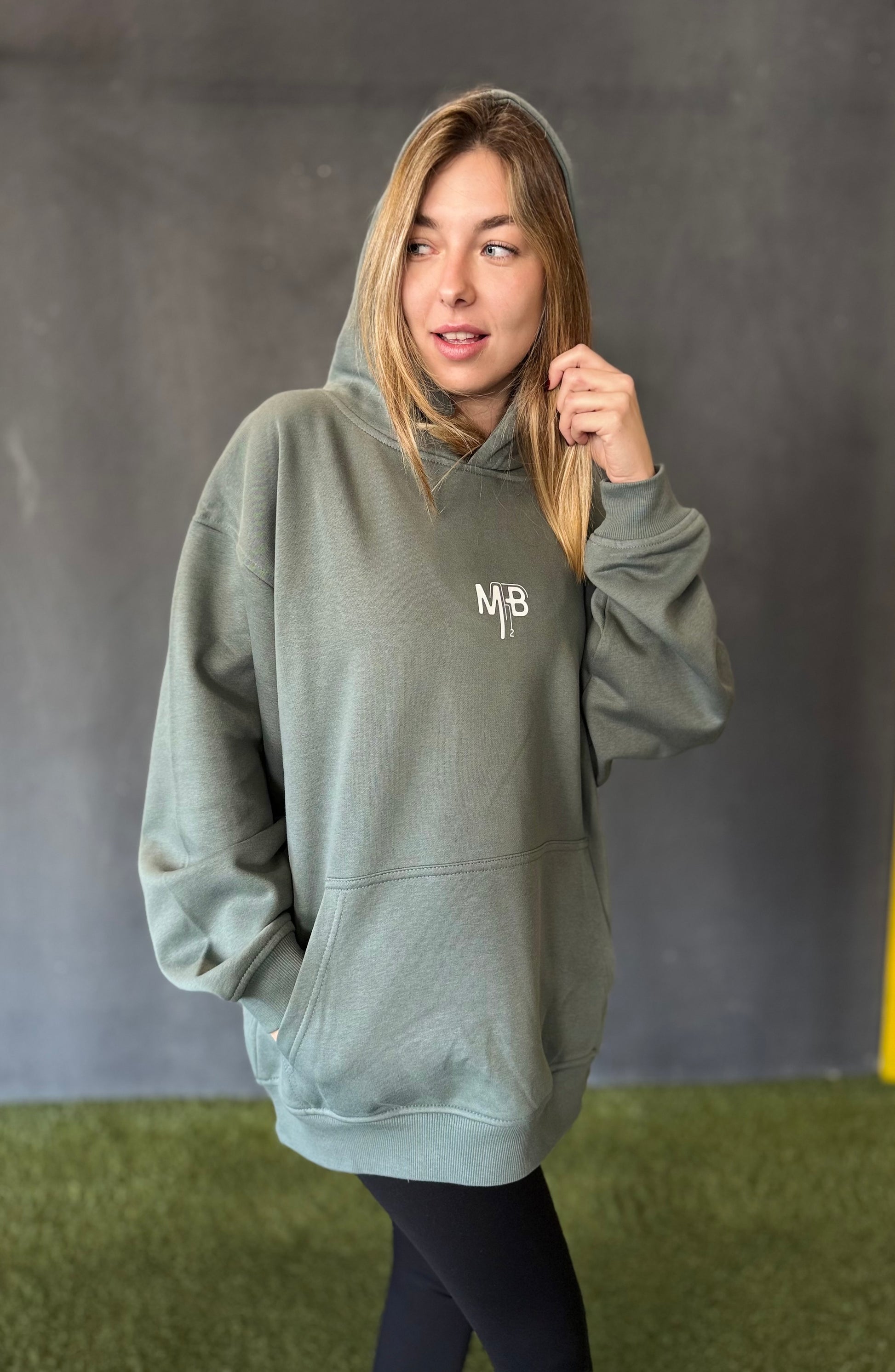 Sudadera verde Ambitiou2