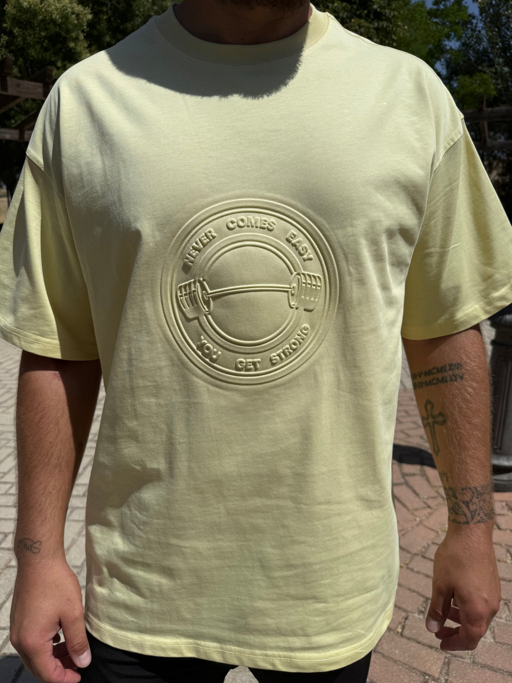 Camiseta Strong M2B - Amarillo solar