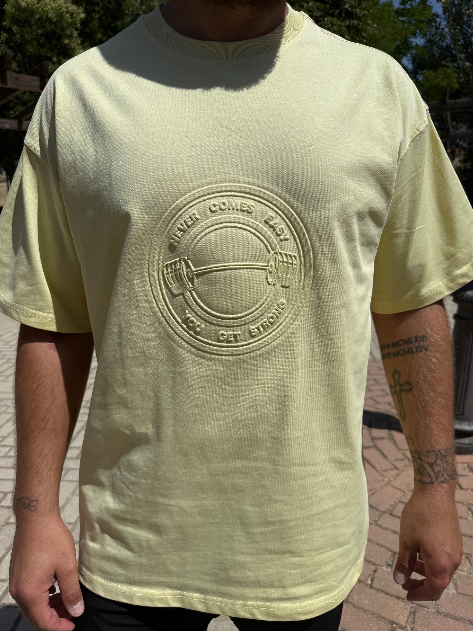 Camiseta Strong M2B - Amarillo solar