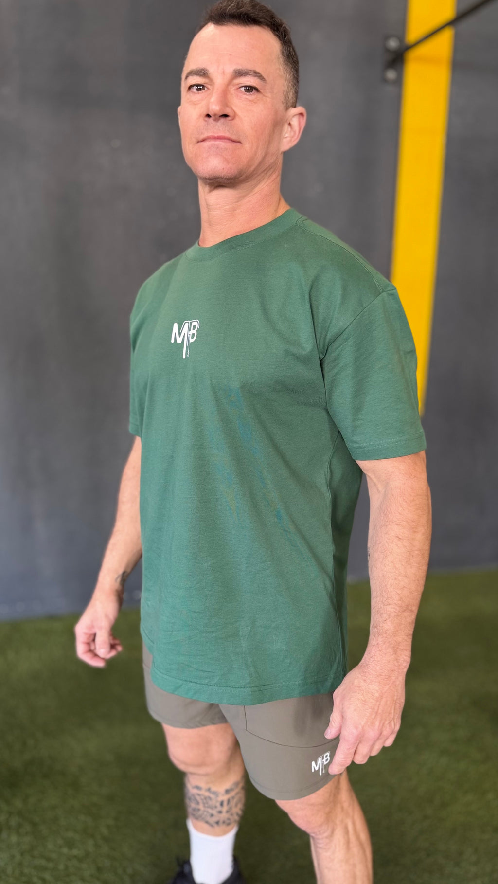 Camiseta Oversize verde botella Ambitiou2.0