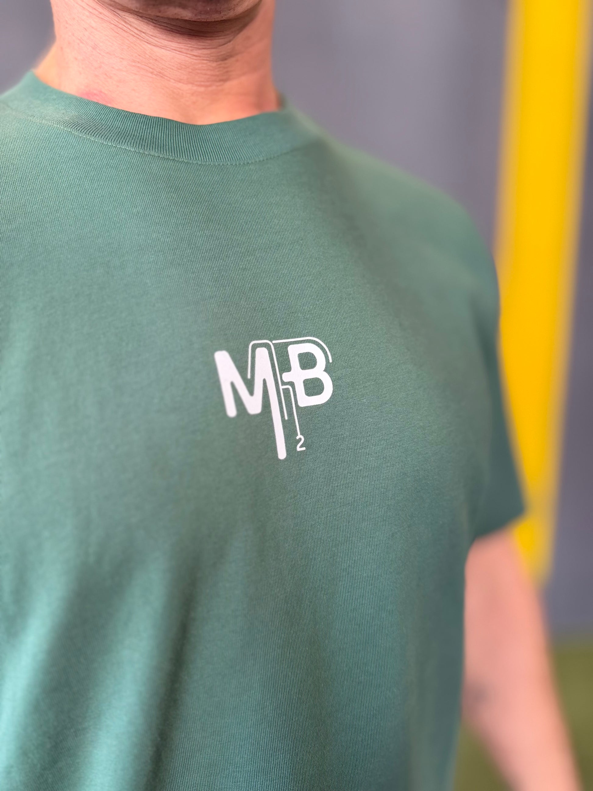 Camiseta Oversize verde botella Ambitiou2.0